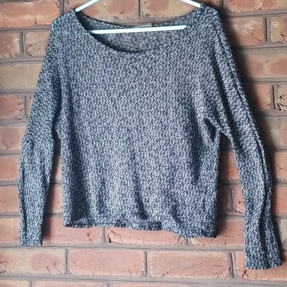 Knitted lightweight sweater